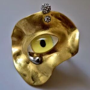 Gold Surreal Eye Ring – Artsy Statement Jewelry